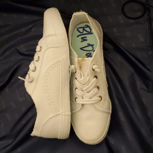 Blu Dor NEW Women's White Canvas Sneaker with Memory Foam Insole Size 9.5 - Picture 1 of 9